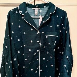 NWT Victoria’s Secret Holiday PJ Set Green with Snowflakes Size M